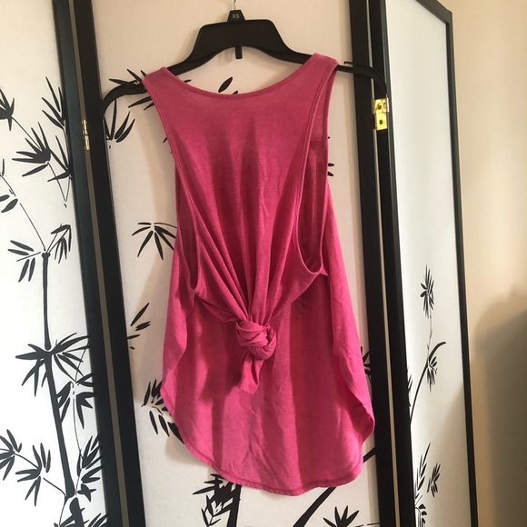 Pink flyaway tank with keyhole neck - Picture 2 of 5